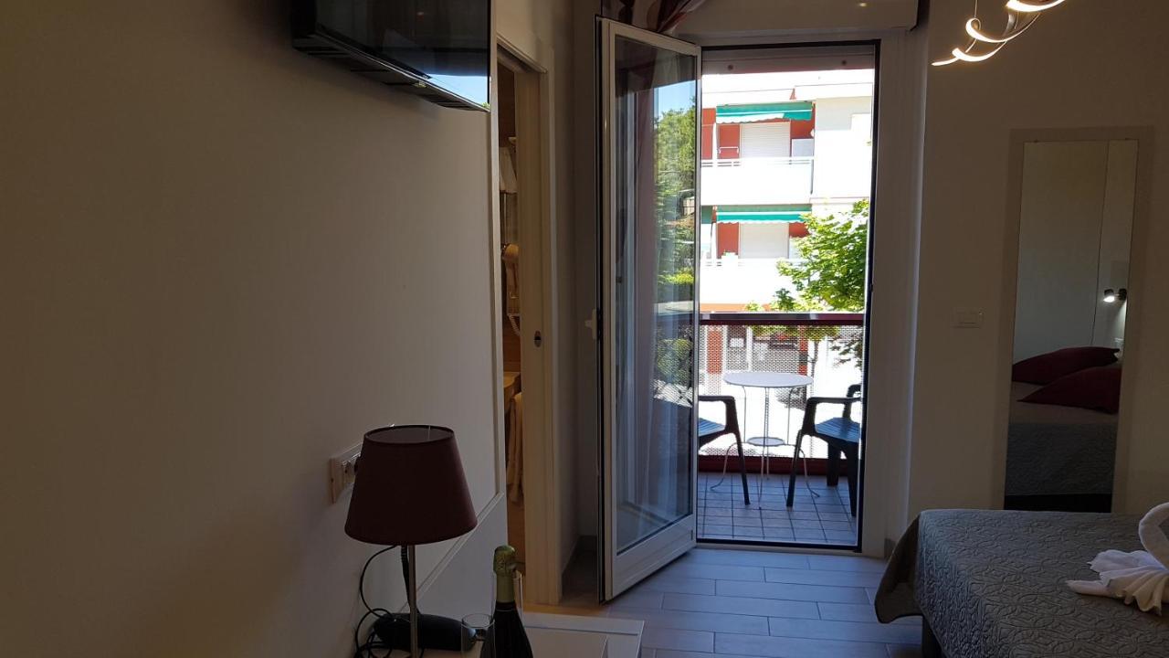 Hotel Vienna Lignano Sabbiadoro Exterior foto